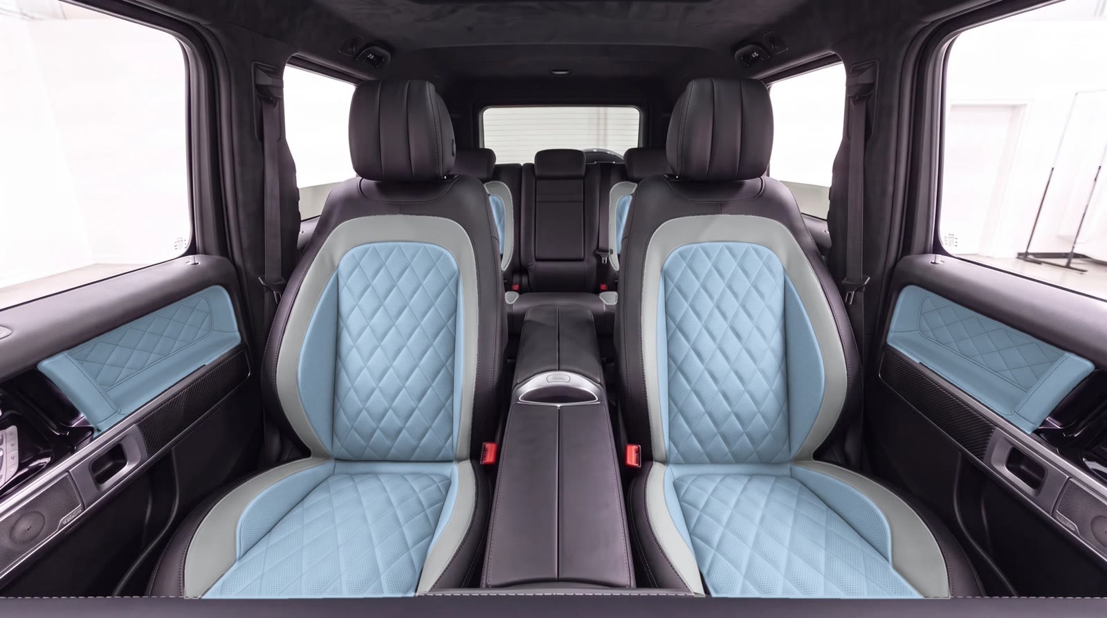 G-Wagon interior visualization: baby blue seat centers and door inserts, platinum seat band, classic diamond quilting