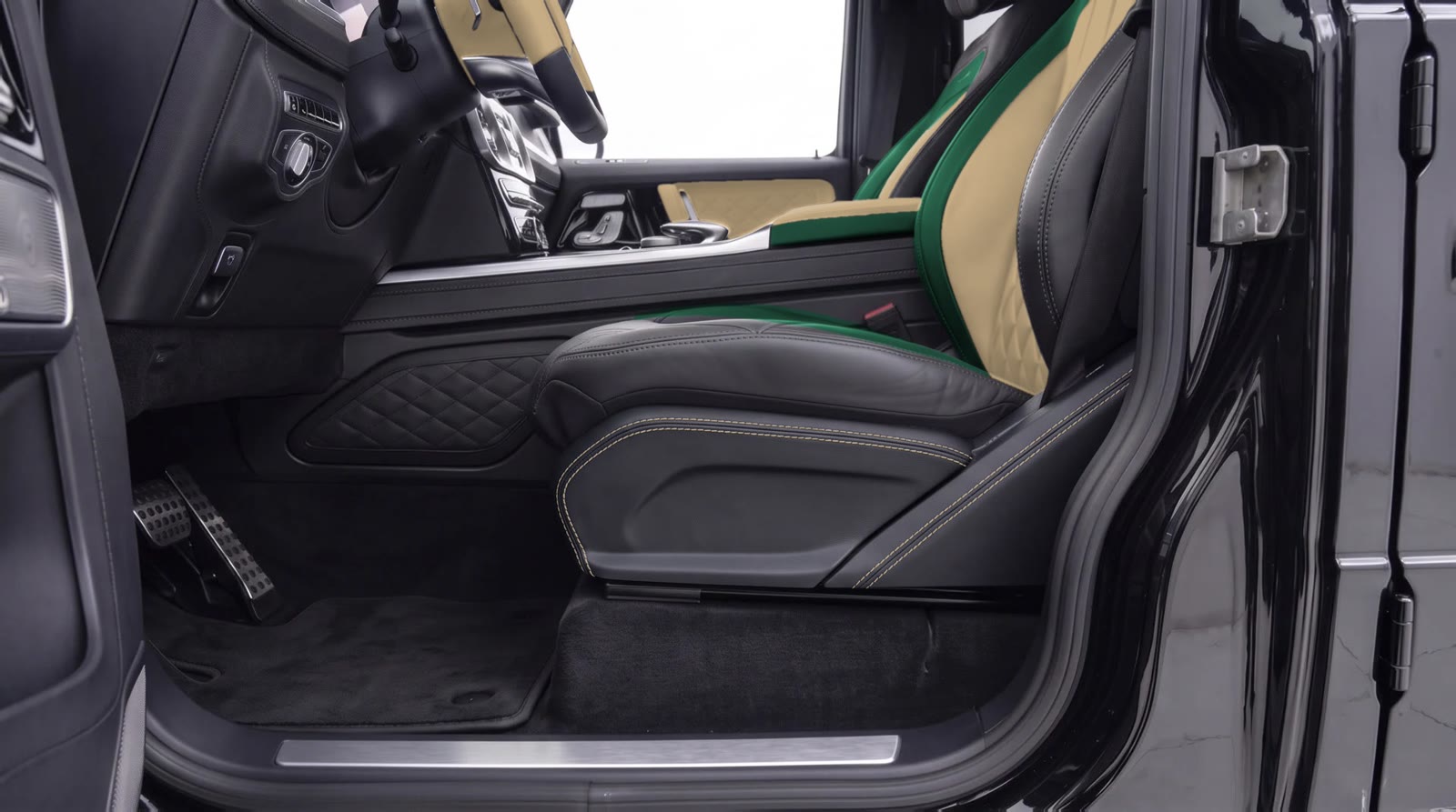 G-Wagon seat side panel visualization: black leather with sand stitching next to the sand seat centers