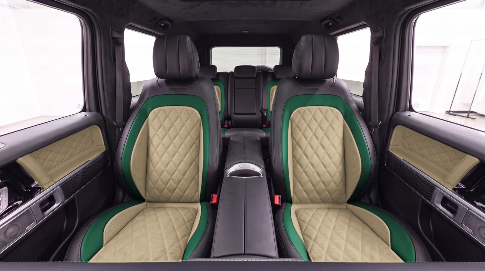 G-Wagon interior visualization: sand seat centers and door inserts, forest seat band, classic diamond quilting