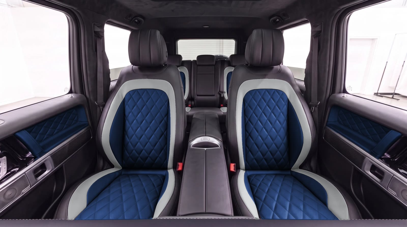 G-Wagon interior visualization: navy seat centers and door inserts, platinum seat band, classic diamond quilting