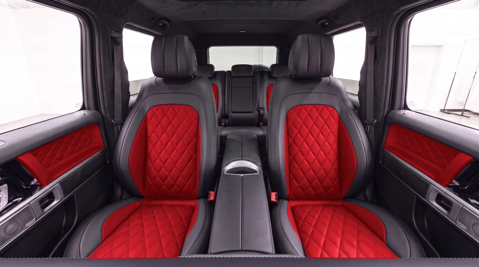 G-Wagon interior visualization: red seat centers and door inserts with the factory black seat band, classic diamond quilting