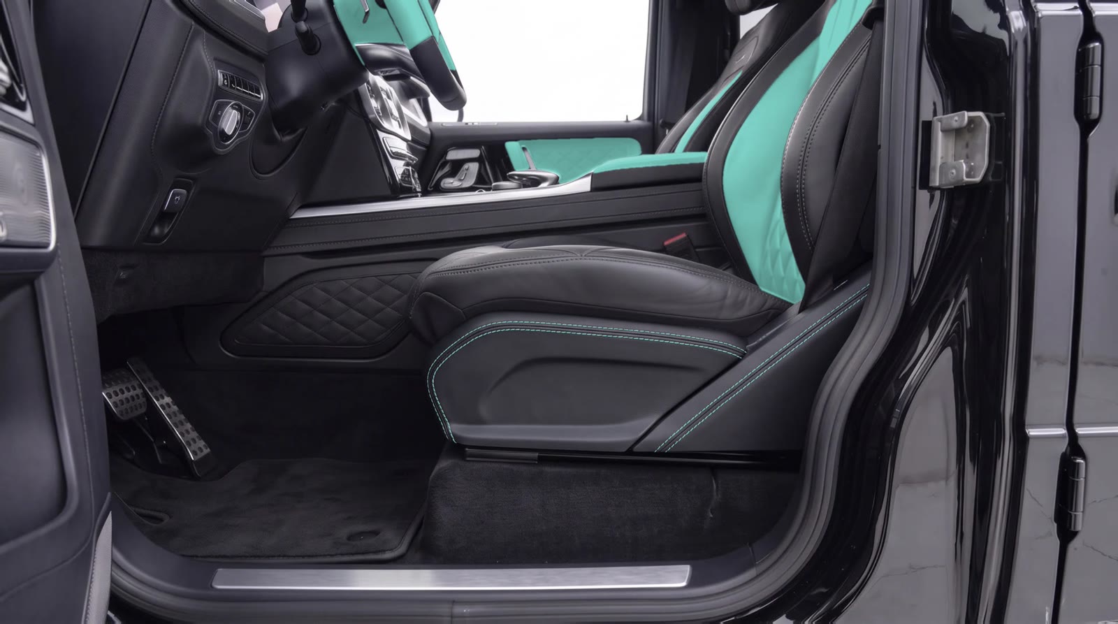 G-Wagon seat side panel visualization: black leather with aqua stitching next to the aqua seat centers