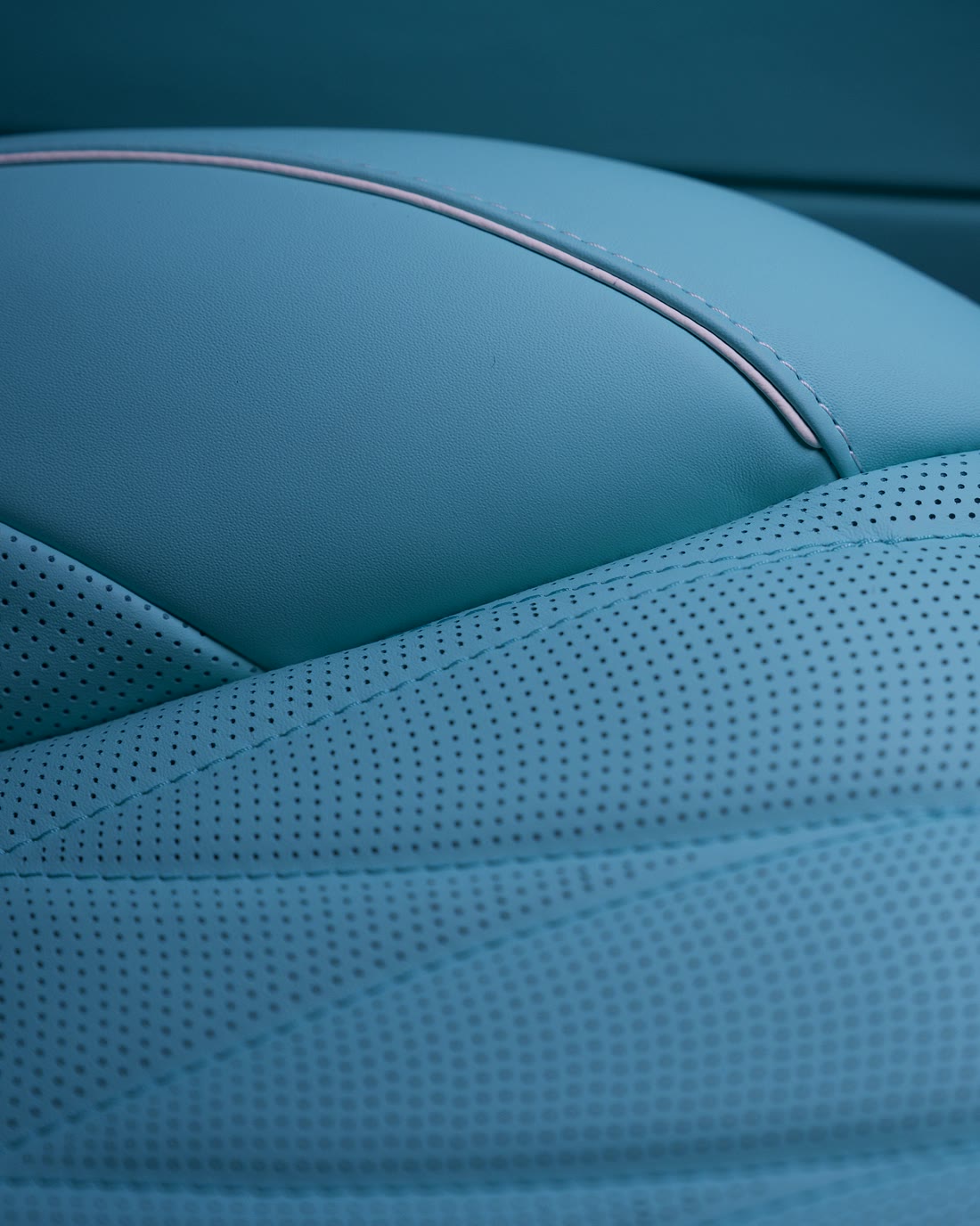 A perforated centre, a smooth bolster and one clean piping between them.
