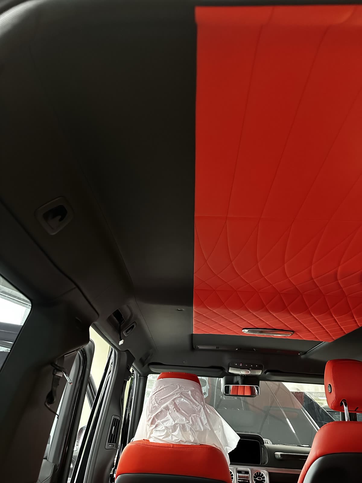 Back in the car: The red centre runs from the windshield to the rear.