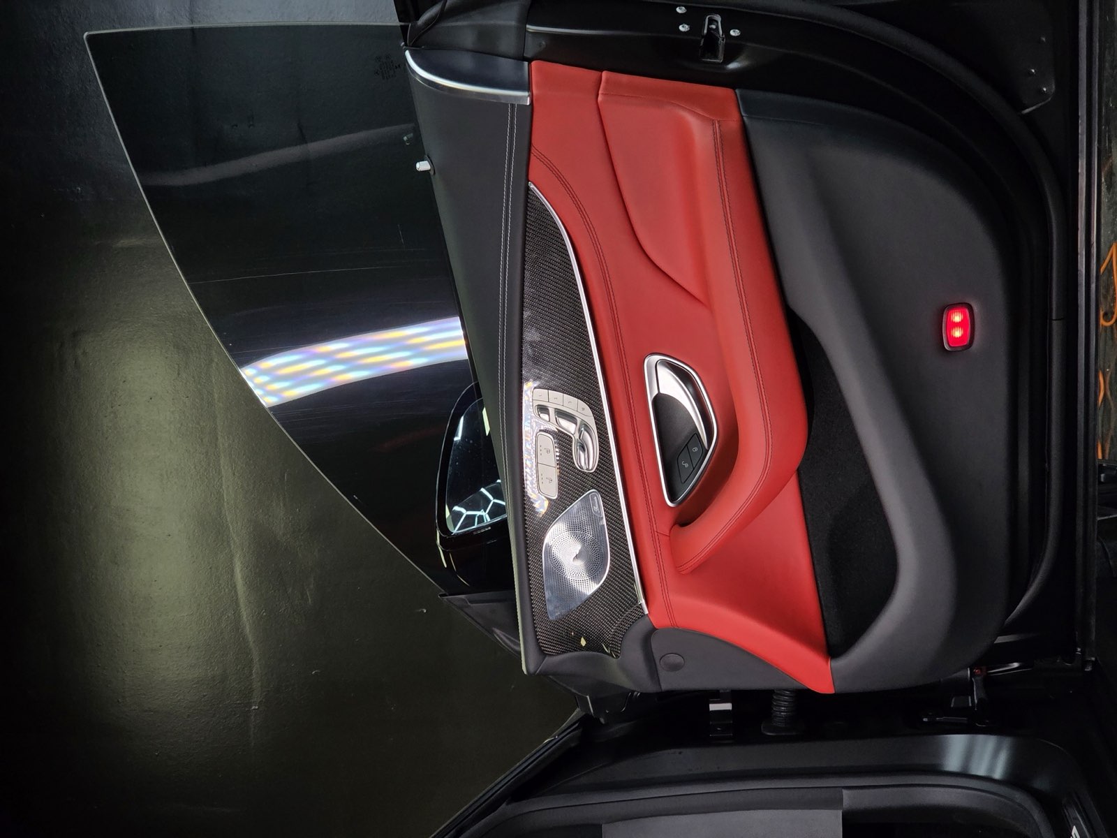 AMG GT door: A red door panel in the AMG GT.