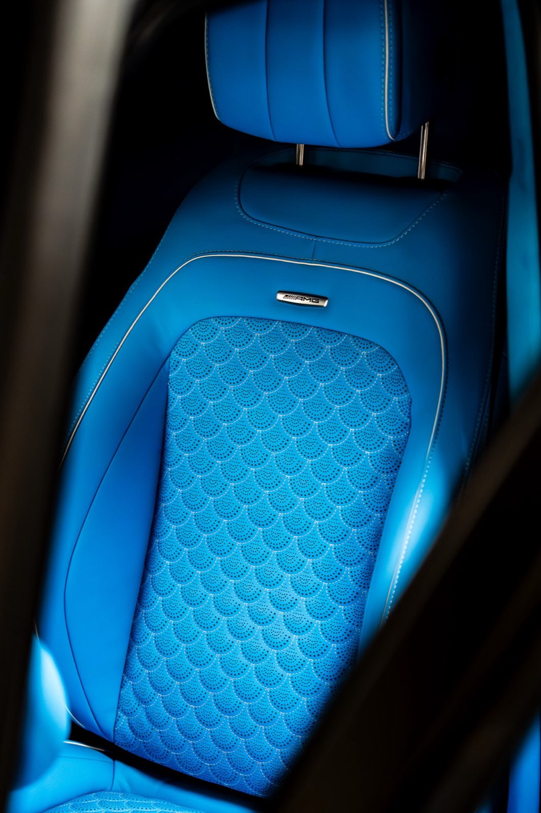 Quilted centre: Sky blue, quilted centre, smooth bolsters.