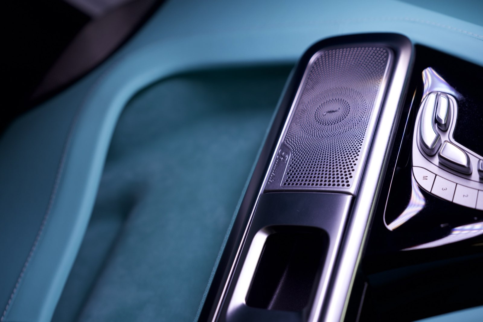 Tiffany blue: Tiffany blue around the handle.