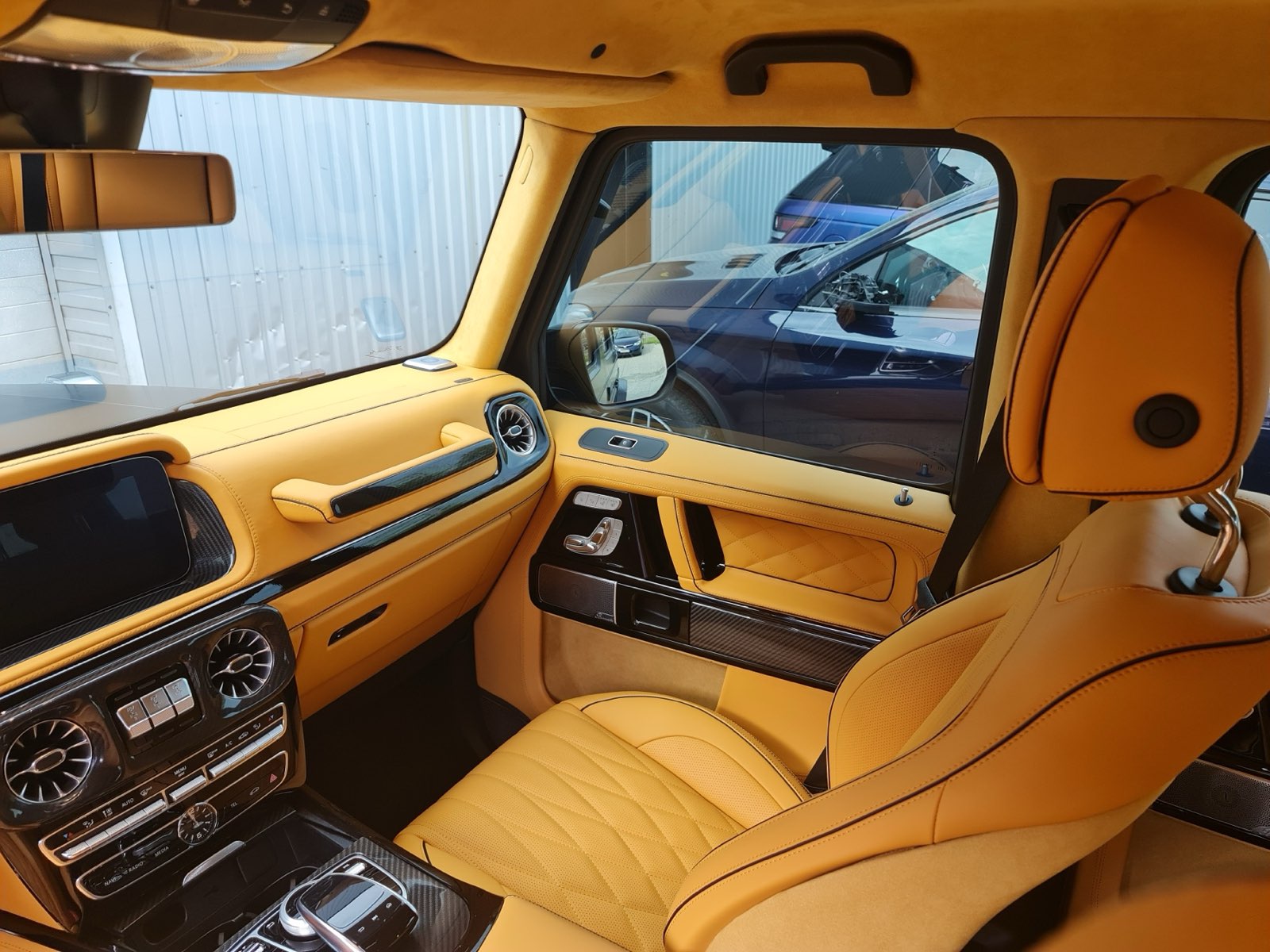 Yellow front seats: Warm yellow leather front and back.