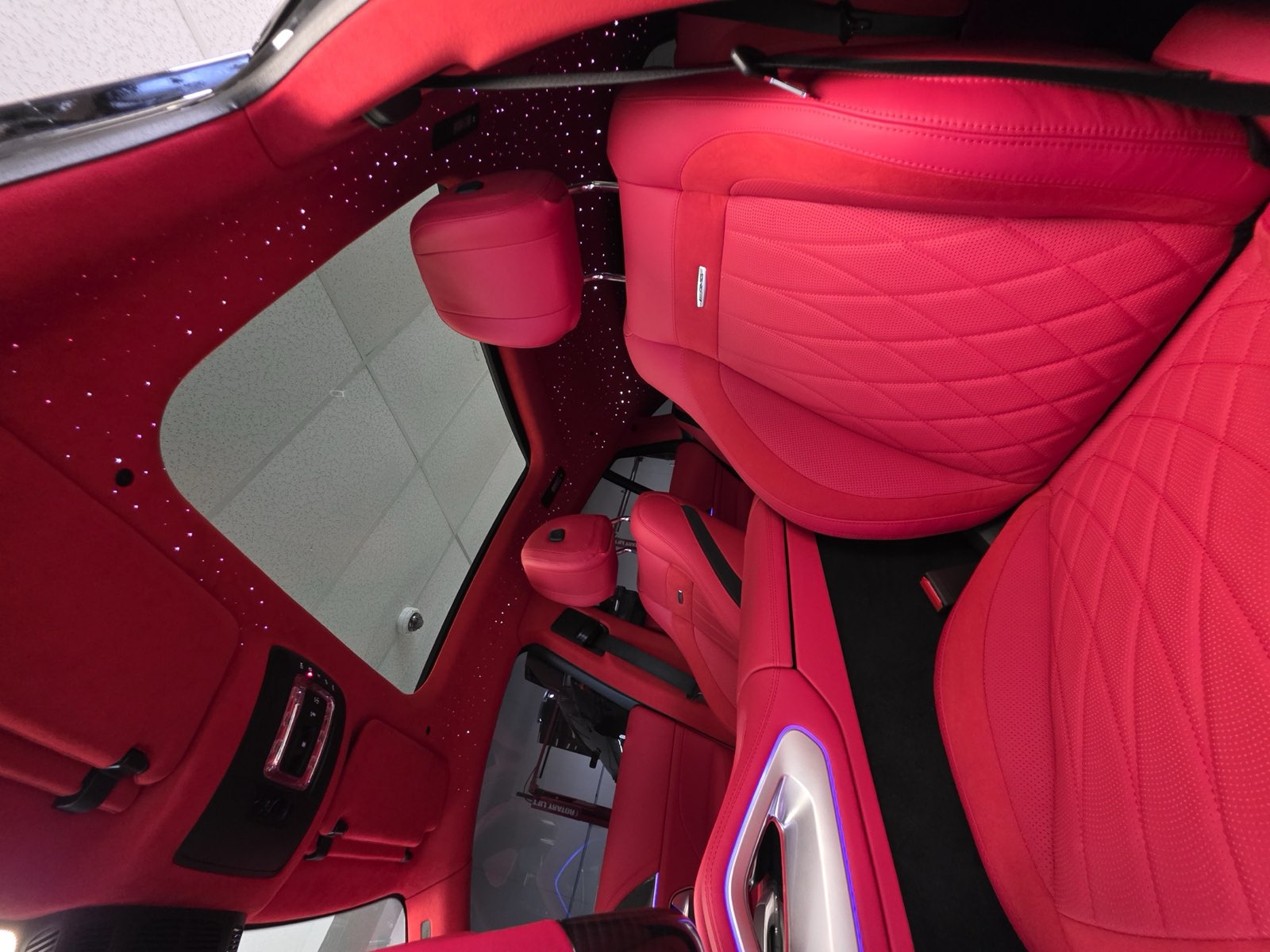 Red front seats: Red leather front seats in a GLE.