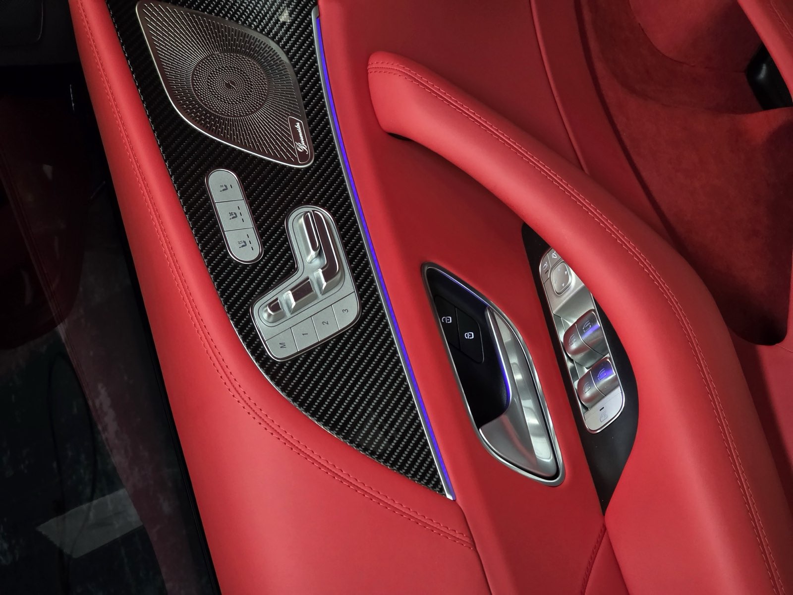 Door and switches: Red leather fitted around the seat switches.