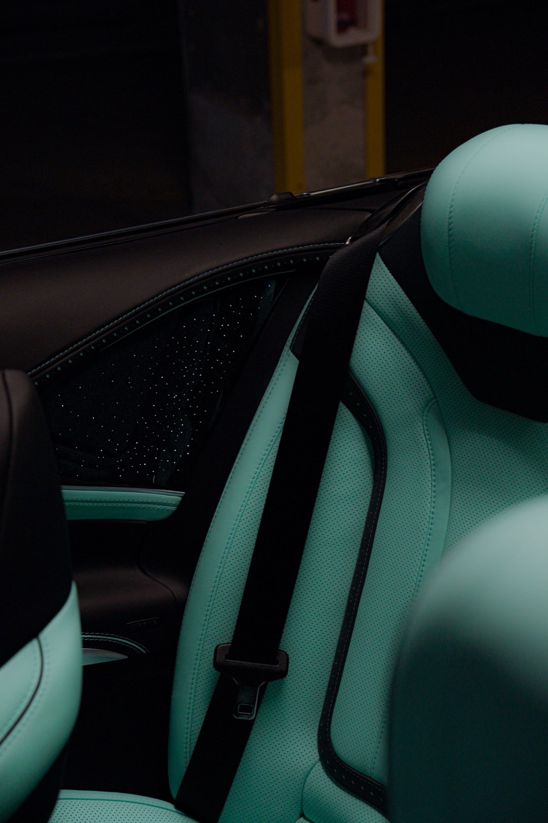 A mint seat in the dark