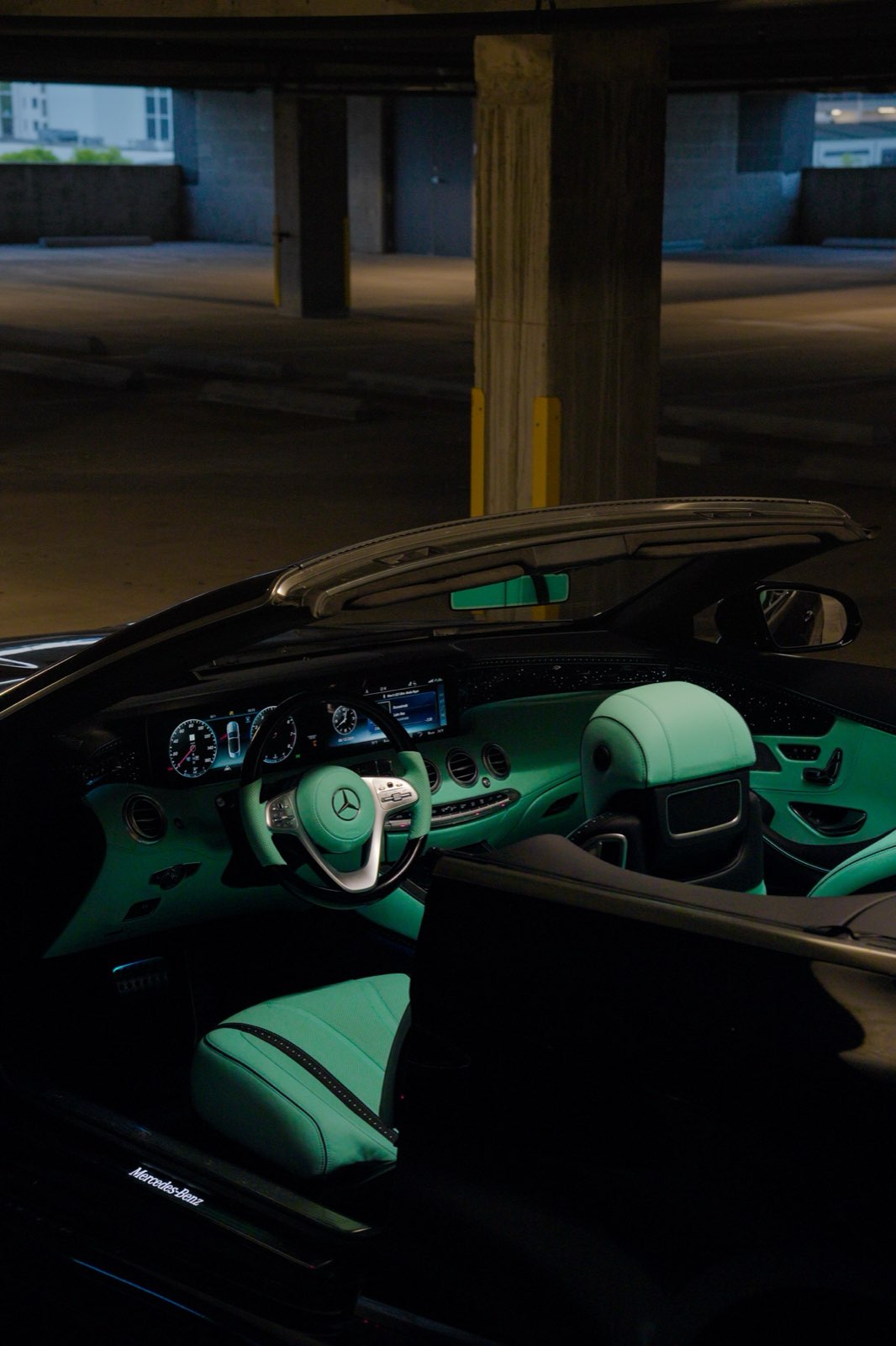 The dashboard in mint and black